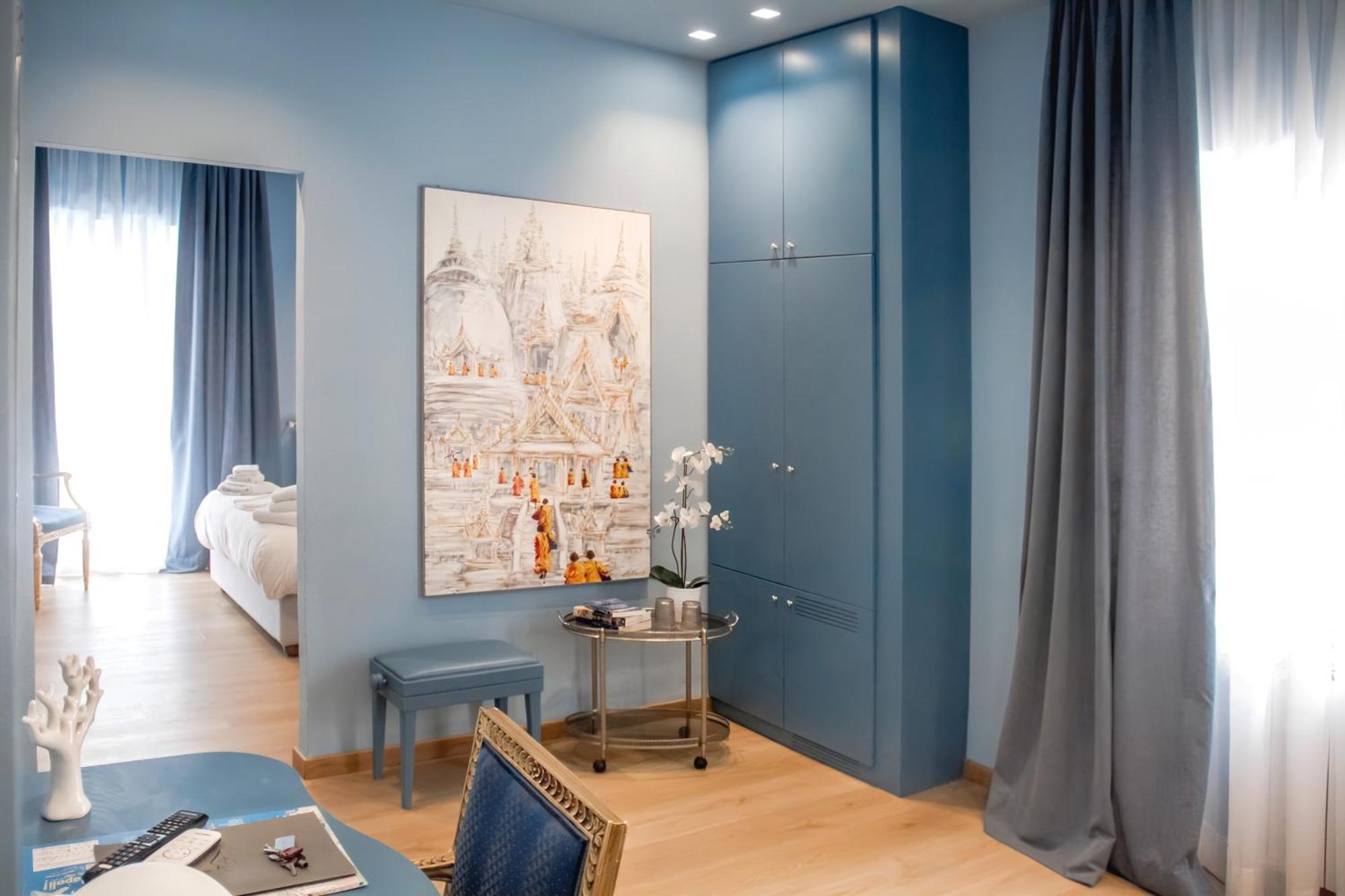 Soggiornare a Chiaia: 7 Hotel Confrontati per Chi Arriva a Napoli