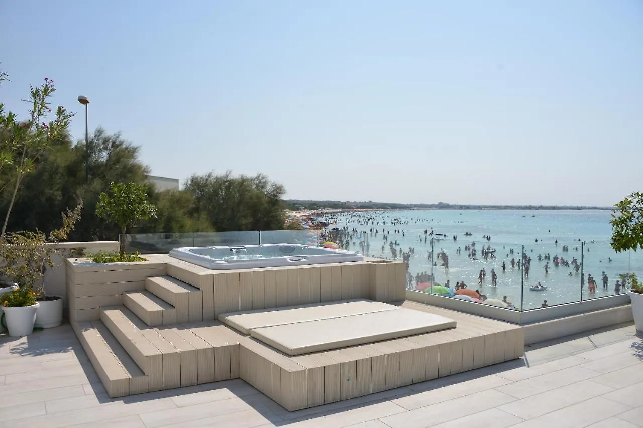 8 Beach Hotel vicino allo Scalo di Furno a Porto Cesareo