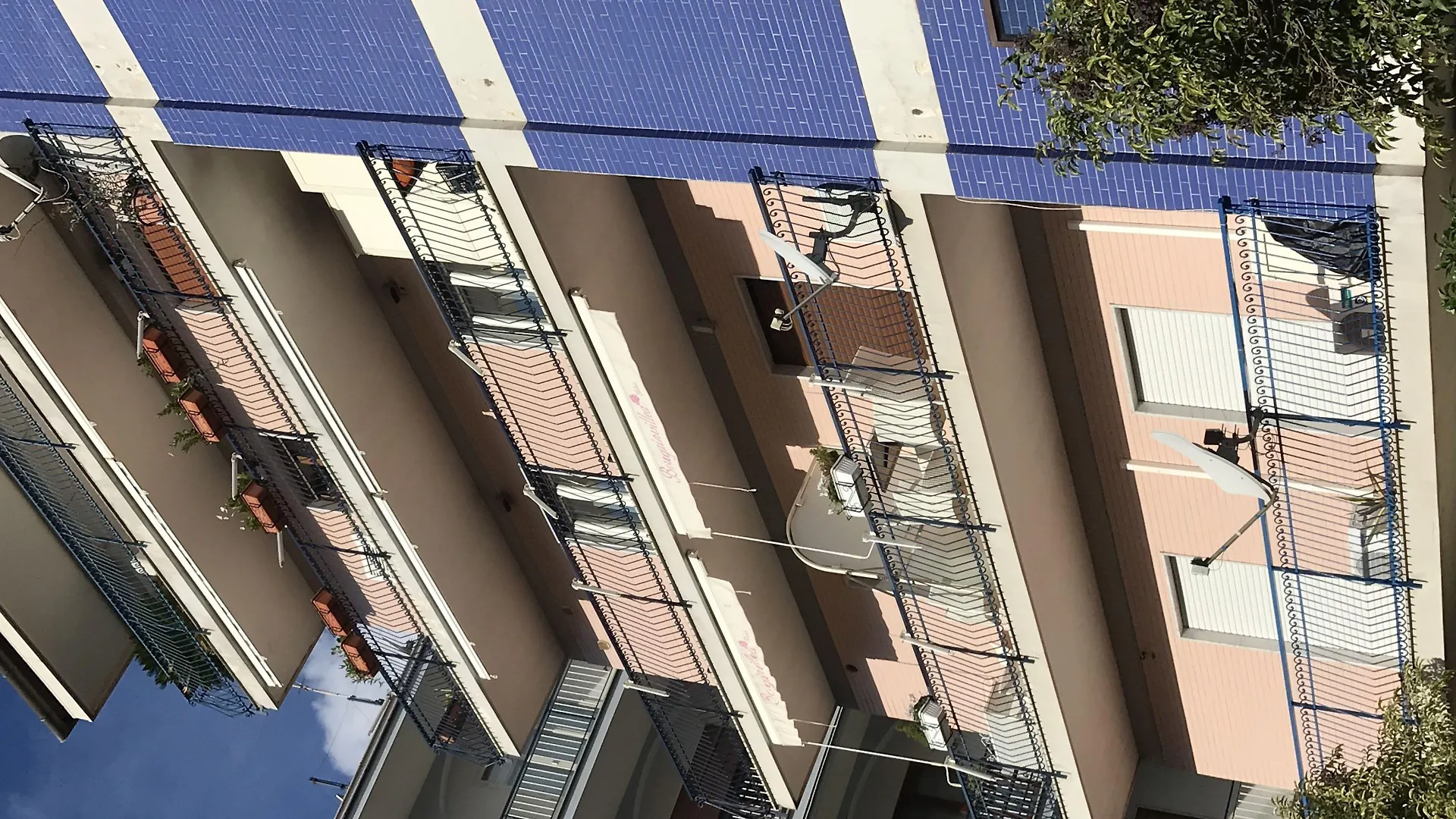 Soggiornare vicino a Palazzo Correale: 15 Hotel Centrali a Confronto