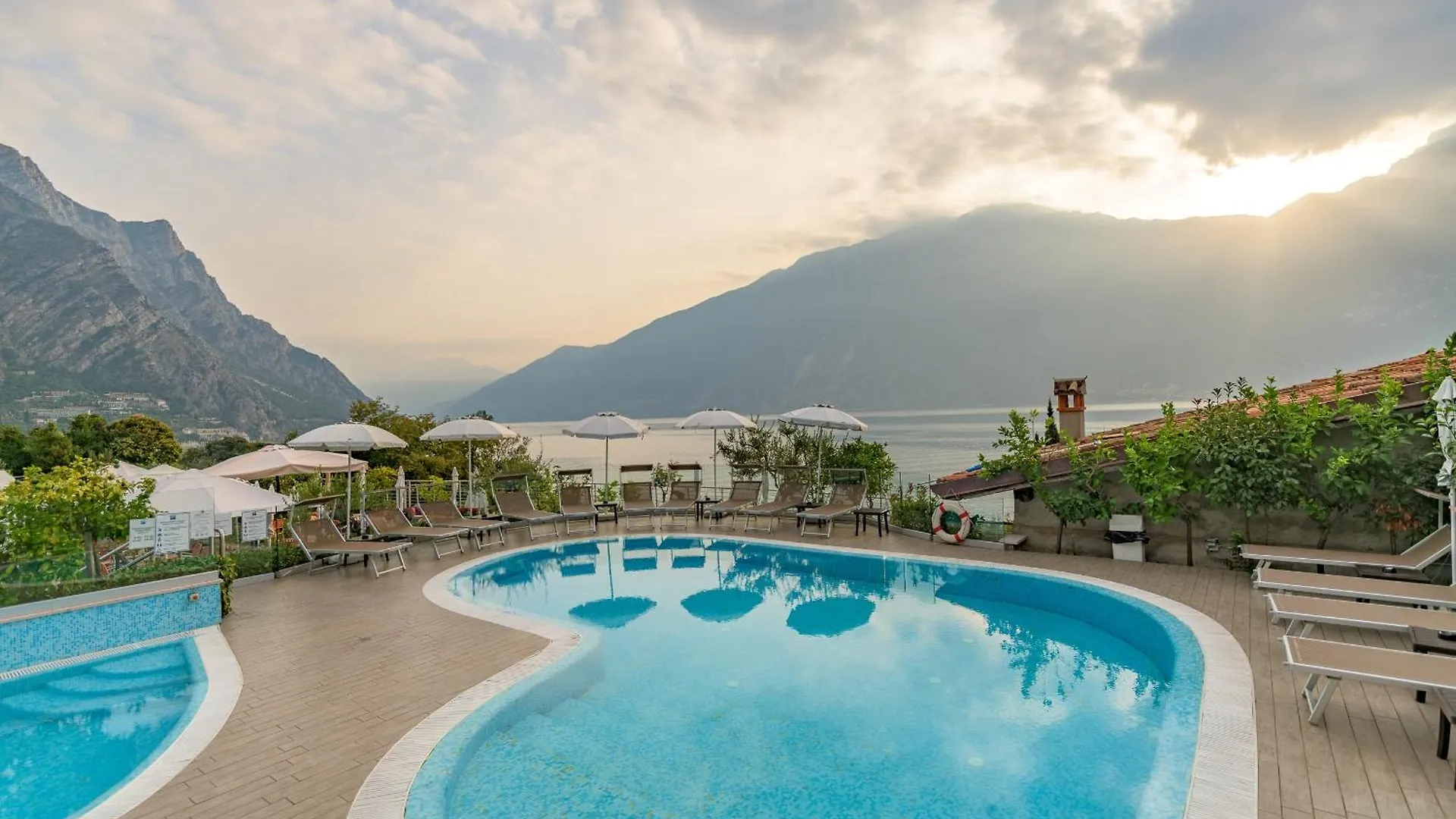 8 Hotel Centrali vicino all'Hafen di Limone sul Garda