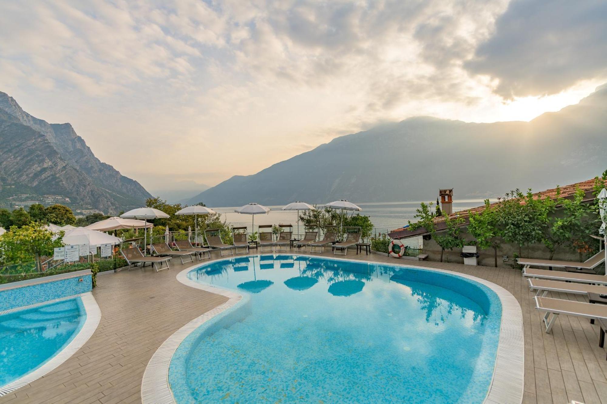 8 Hotel Centrali vicino all'Hafen di Limone sul Garda